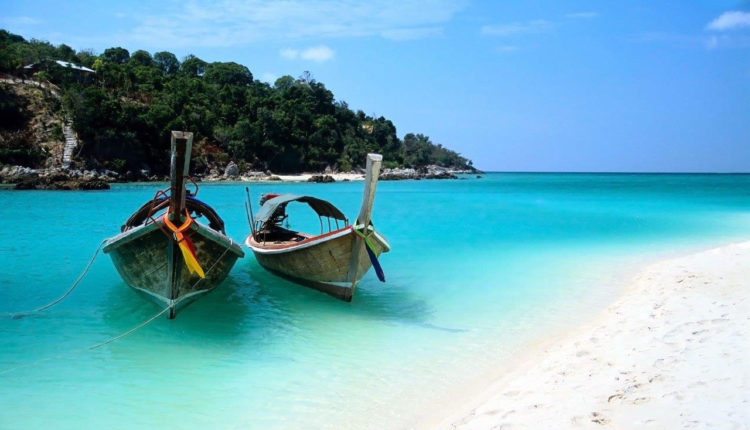 19366-boats-on-zanzibar-beach-1920x1200-beach-wallpaper